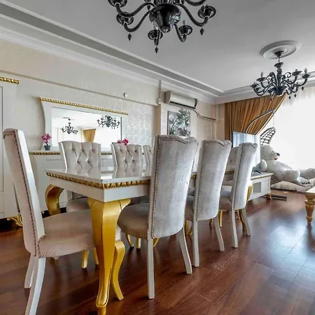 דירה Bakirkoeyde Saray Dairesi *